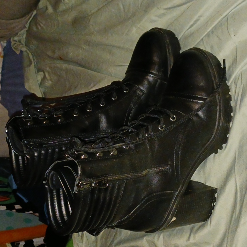 Heeled boots